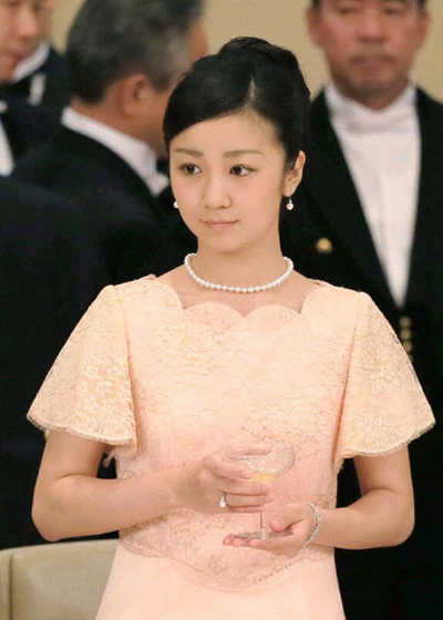 日本佳子公主粉嫩裙裝出席皇宮晚宴(組圖)