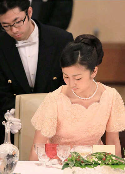 日本佳子公主粉嫩裙裝出席皇宮晚宴(組圖)